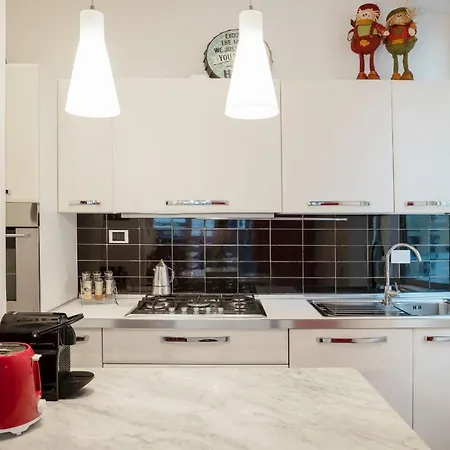 Charming And Bright 2 Bed Flat In San Giovanni Rome