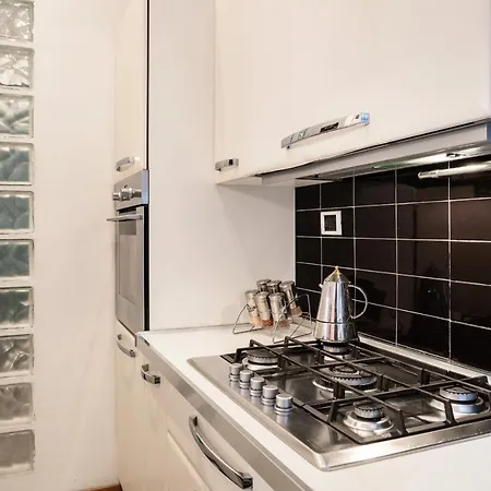 Charming And Bright 2 Bed Flat In San Giovanni Apartment