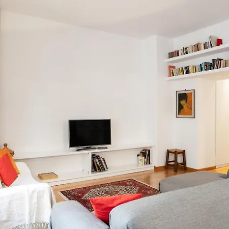 Apartment Charming And Bright 2 Bed Flat In San Giovanni *