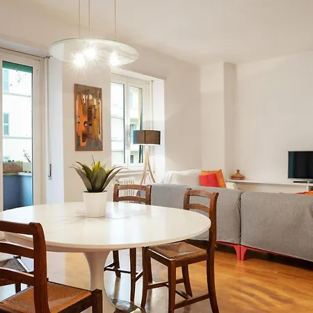 Charming And Bright 2 Bed Flat In San Giovanni Rome